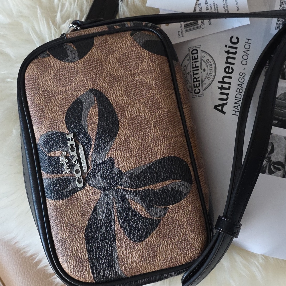 Adorable NWT Coach Mini Jamie Signature Bow Camera Bag 🖤🎀🎁❤️ - Picture 2 of 16